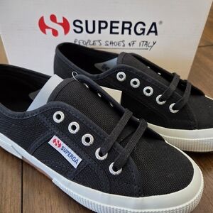 Superga 2750 Cotu Classic Canvas Sneakers for Men & Women 

Men 4.5 Women 6